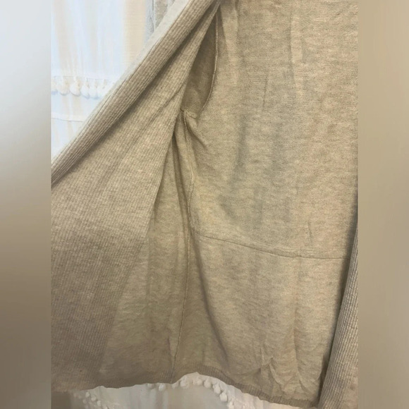 Gap body gray cardigan soft material size S - Picture 3 of 6